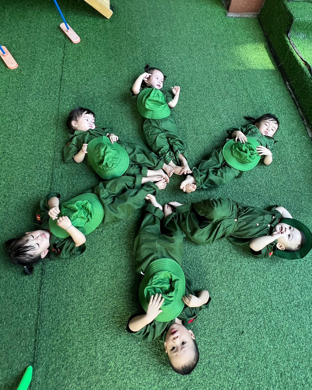 hoạt động trải nghiệm: Bé làm bộ đội