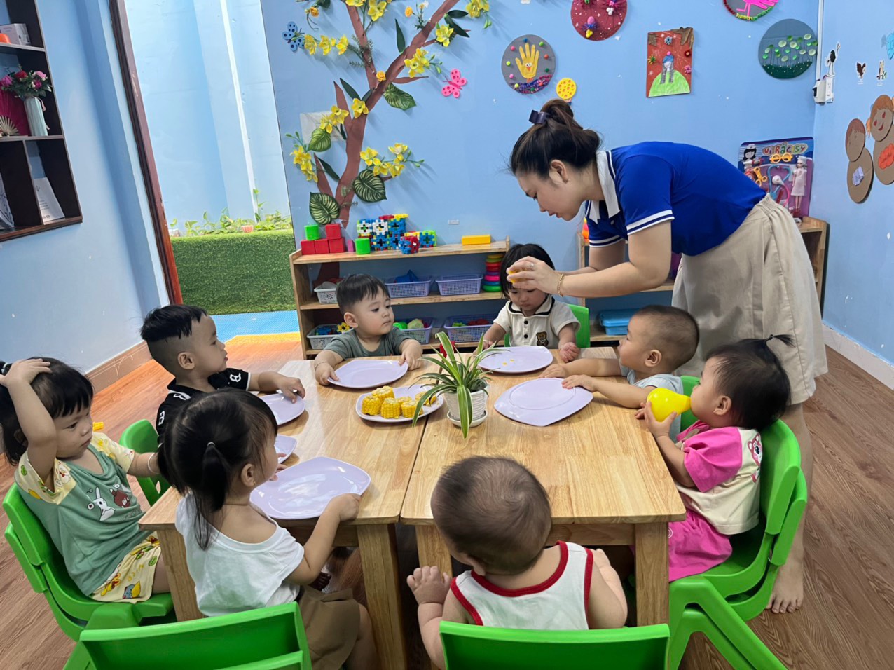 bé thực hành lẩy bắp